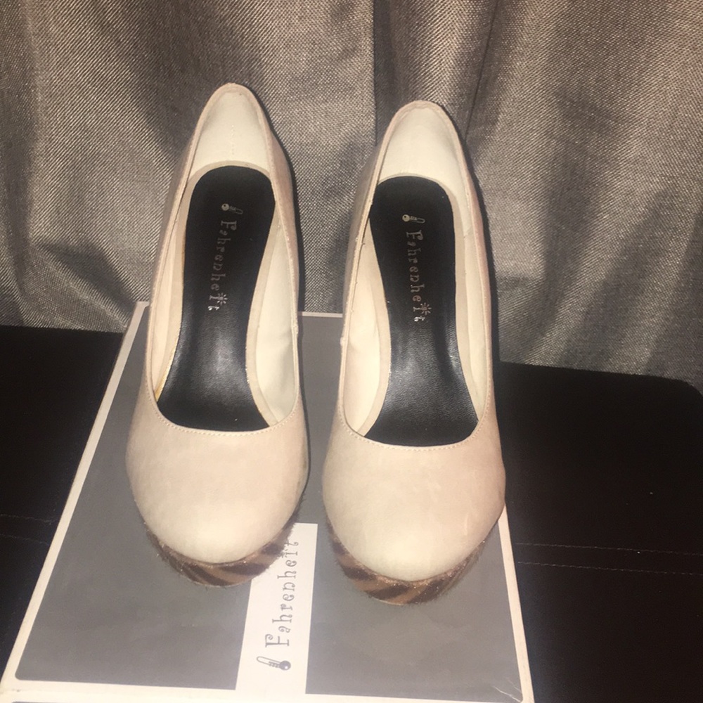 Beige Wedge with animal print